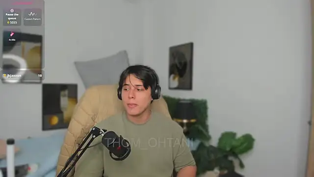 Thom_Ohtani Chat XXX in diretta