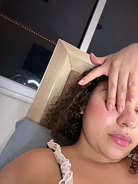 Chat +18 de Shara_dreams ao vivo