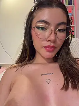 Pokazy przed kamerką – Your_Honeey