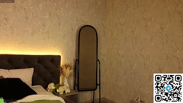 Maya_Raay élő XXX-chatje