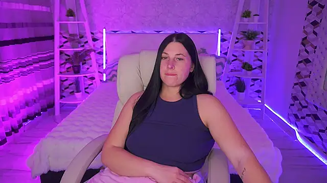 Show modela ArianaDarkk na web-kameri