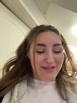 KiraBarlows 现场XXX聊天