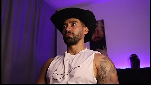 miike_smit: διαδικτυακό σόου στην κάμερα