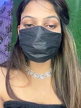 CUTI-NAINA Adlı Modelin Canlı XXX Sohbeti