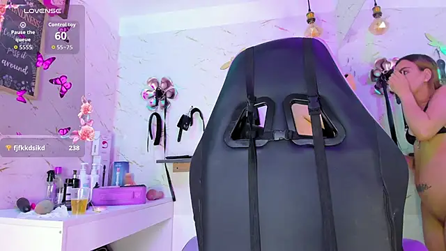 Chat +18 de Natasha-Adams ao vivo