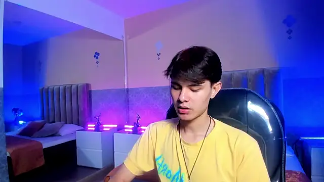 Derek_Sinn élő XXX-chatje