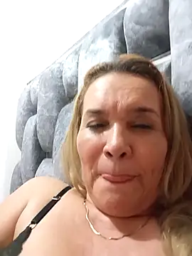 charlotte_milf30 Adlı Modelin Canlı XXX Sohbeti