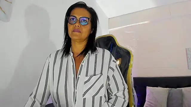 EmillyLim live XXX chat