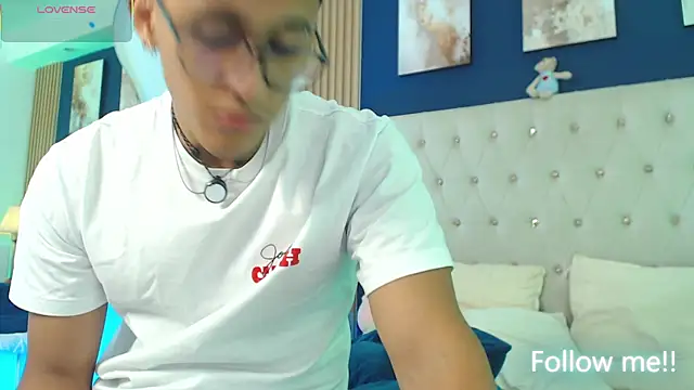 Show modela SalvadorFit na web-kameri