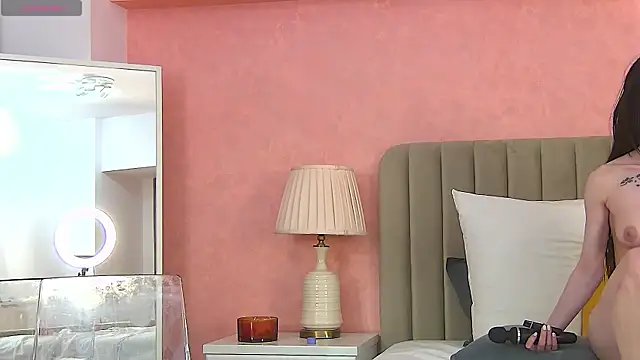 AmiraLovely Show in webcam