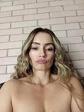 Chat XXX en directo de Loly_Horny