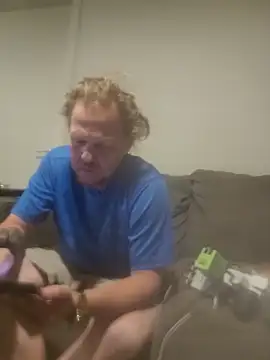 yourMasterisBored: вебкам-шоу