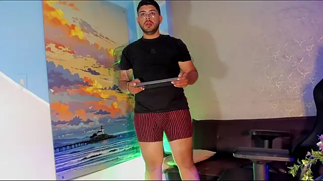 Im_Axiel: διαδικτυακό σόου στην κάμερα