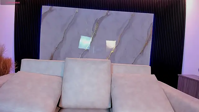 Chat +18 de arianarousee ao vivo