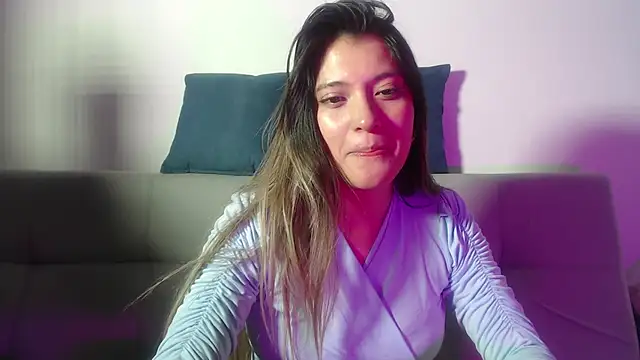 Chat +18 de hannajonnes1 ao vivo