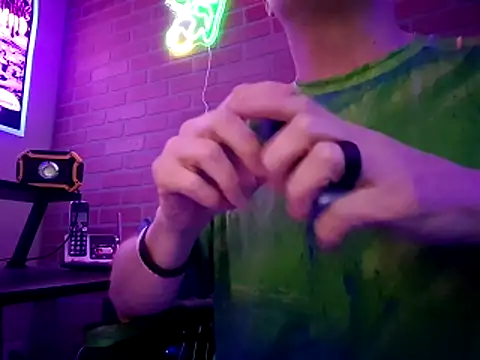 Pokazy przed kamerką – chronic_vibez