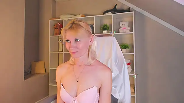 Julie_Lucas' Live XXX Chat