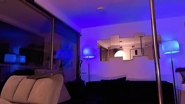 mandi4pole_ Chat XXX in diretta