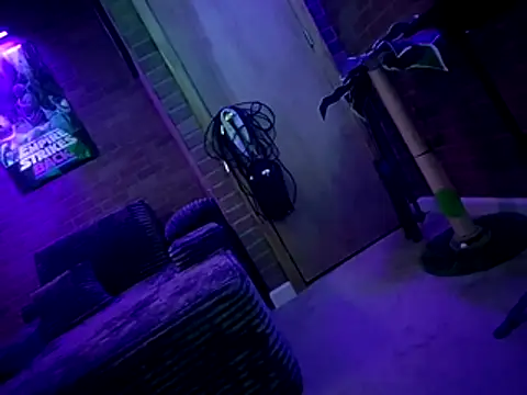 Pokazy przed kamerką – chronic_vibez