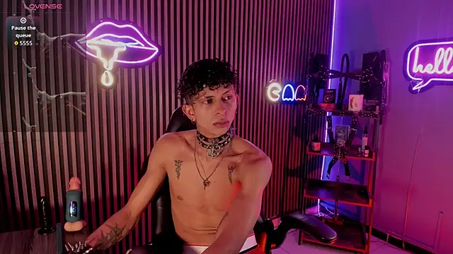 Maximoking26's Live XXX Chat