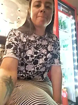 karlagiraldo198のライブXXXチャット