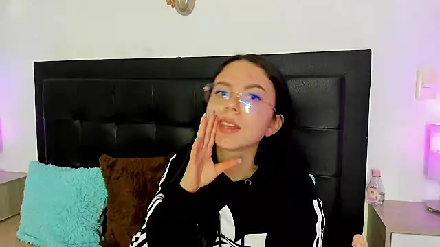 Natalye_23のライブXXXチャット