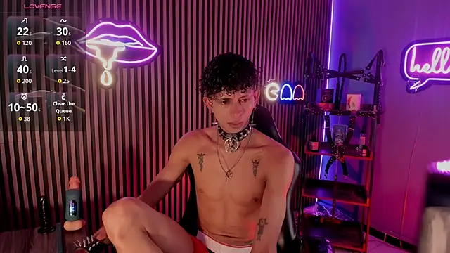 Maximoking26: διαδικτυακό σόου στην κάμερα