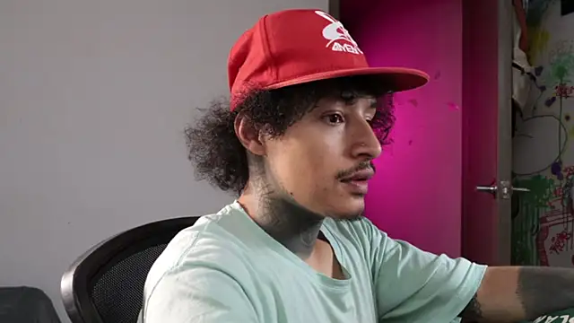 XXX chat uživo modela trieone