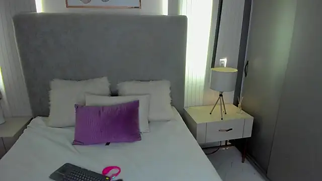 Chatroom XXX en direct de VioletaMaddox