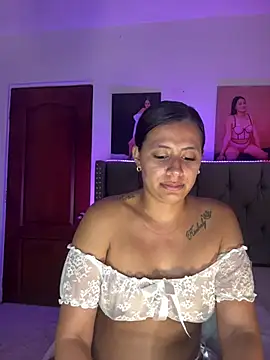 Chatroom XXX en direct de ema_zoe