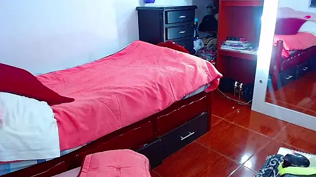 MariamGray1 Adlı Modelin Canlı XXX Sohbeti