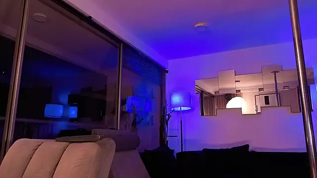 mandi4pole_ Chat XXX in diretta