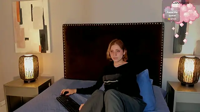 Онлайн чат XXX seraphine_star