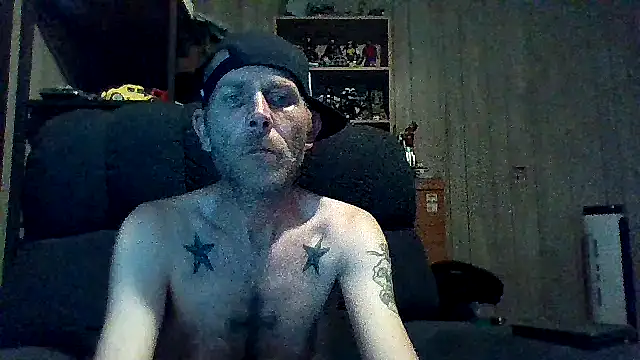 EEYORE86: διαδικτυακό σόου στην κάμερα