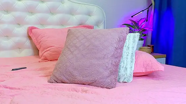 LadySweetWife's Webcam Show