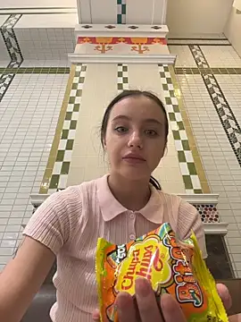 MiaTee Adlı Modelin Canlı XXX Sohbeti