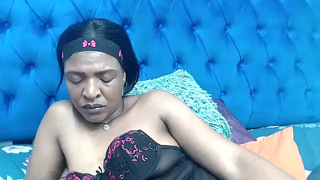 Chat +18 de SpicyQueenxxxx ao vivo