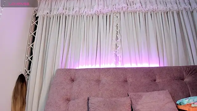 violet_77711's Live XXX Chat