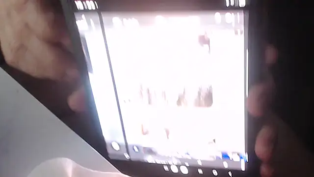 Chiquita_9-5: διαδικτυακό σόου στην κάμερα