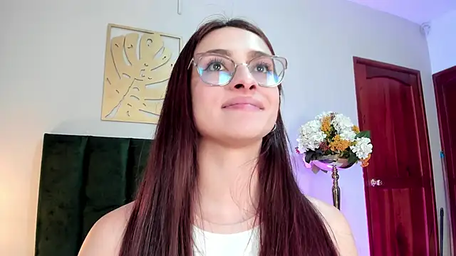 AndraCyruss Chat XXX in diretta