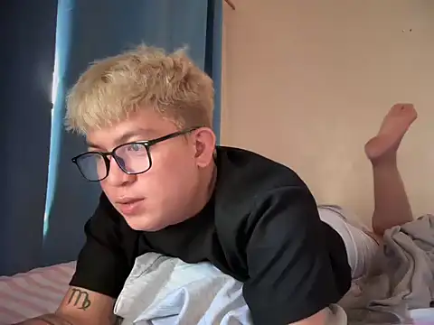 Show modela Fuckboii_intown na web-kameri