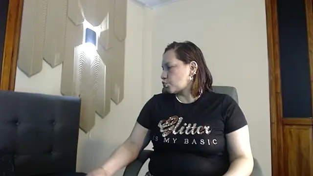 Show modela mia_coral1 na web-kameri