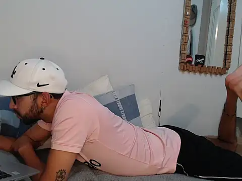 thomass1018 live XXX chat