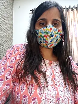 Chat +18 de tinaarora ao vivo