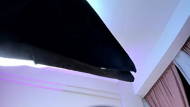 Chatroom XXX en direct de Zamira_Taylor