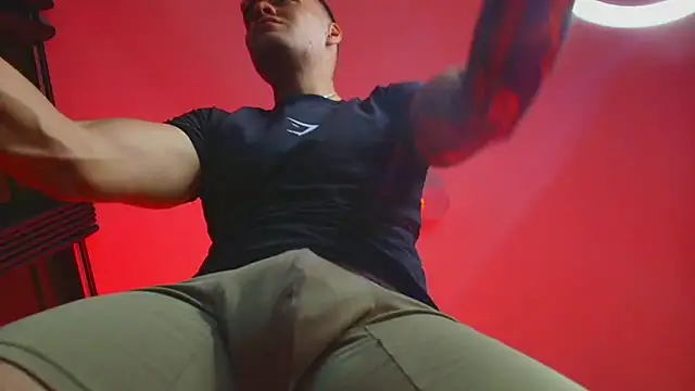 Pertunjukan Kamera Web ALPHA_DOMINUS_