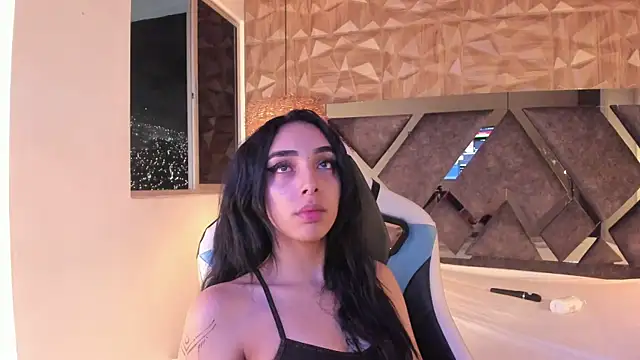 Kiara_velvet__ élő XXX-chatje