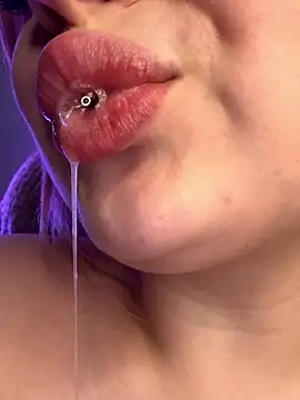 KellyMoors: онлайн-секс-чат