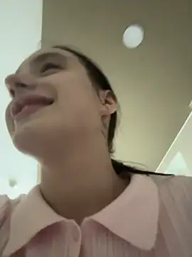 MiaTee Chat XXX live