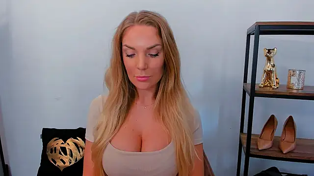 AulloraHoneyのライブXXXチャット